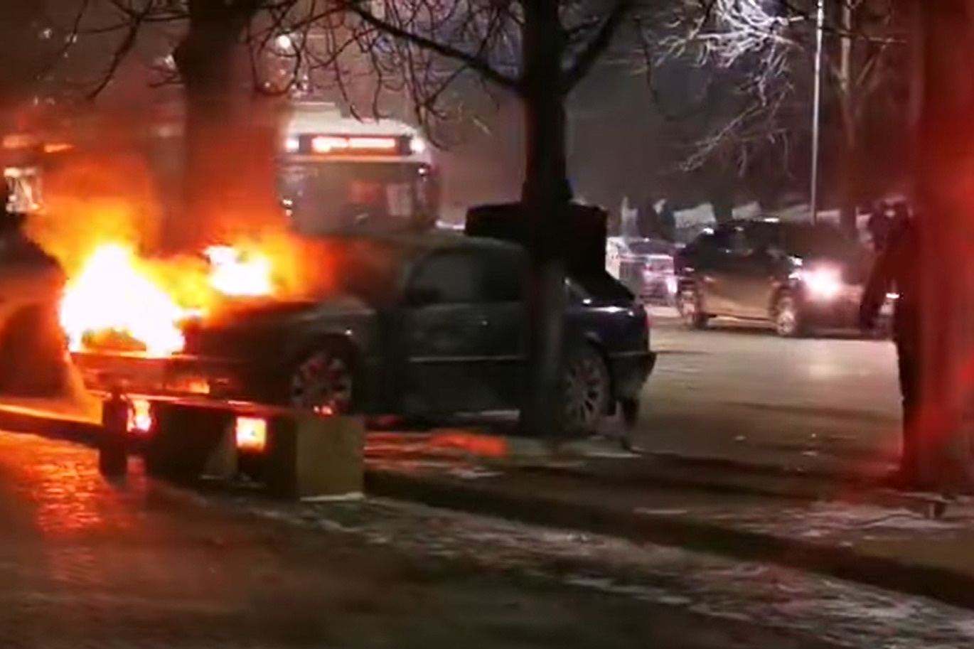 В Кишиневе на улице загорелся автомобиль