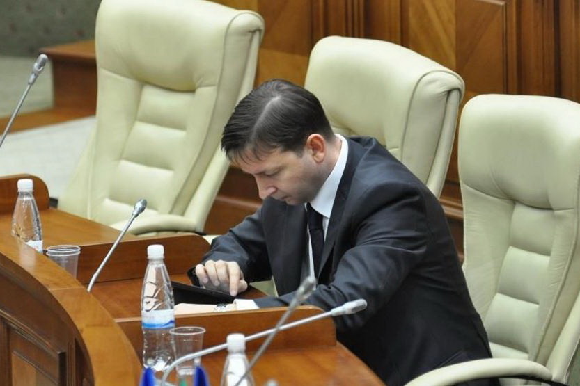 Правоохранители задержали еще двух экс-депутатов парламента Молдовы
