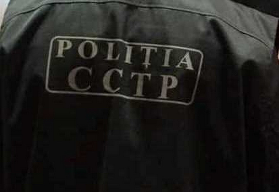 10 лет насиловал свою дочь и 3 года - дочь знакомых. Педофила задержали в Кишиневе