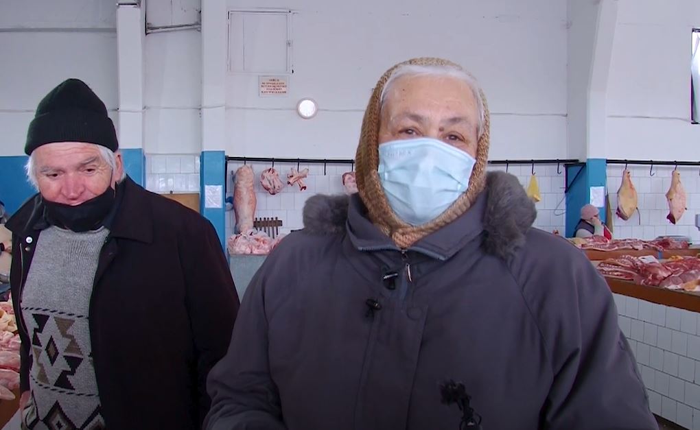 Пенсионеры на рынке Комрата: «Мясо стало деликатесом, растягиваем месяц за счет чая и хлеба»