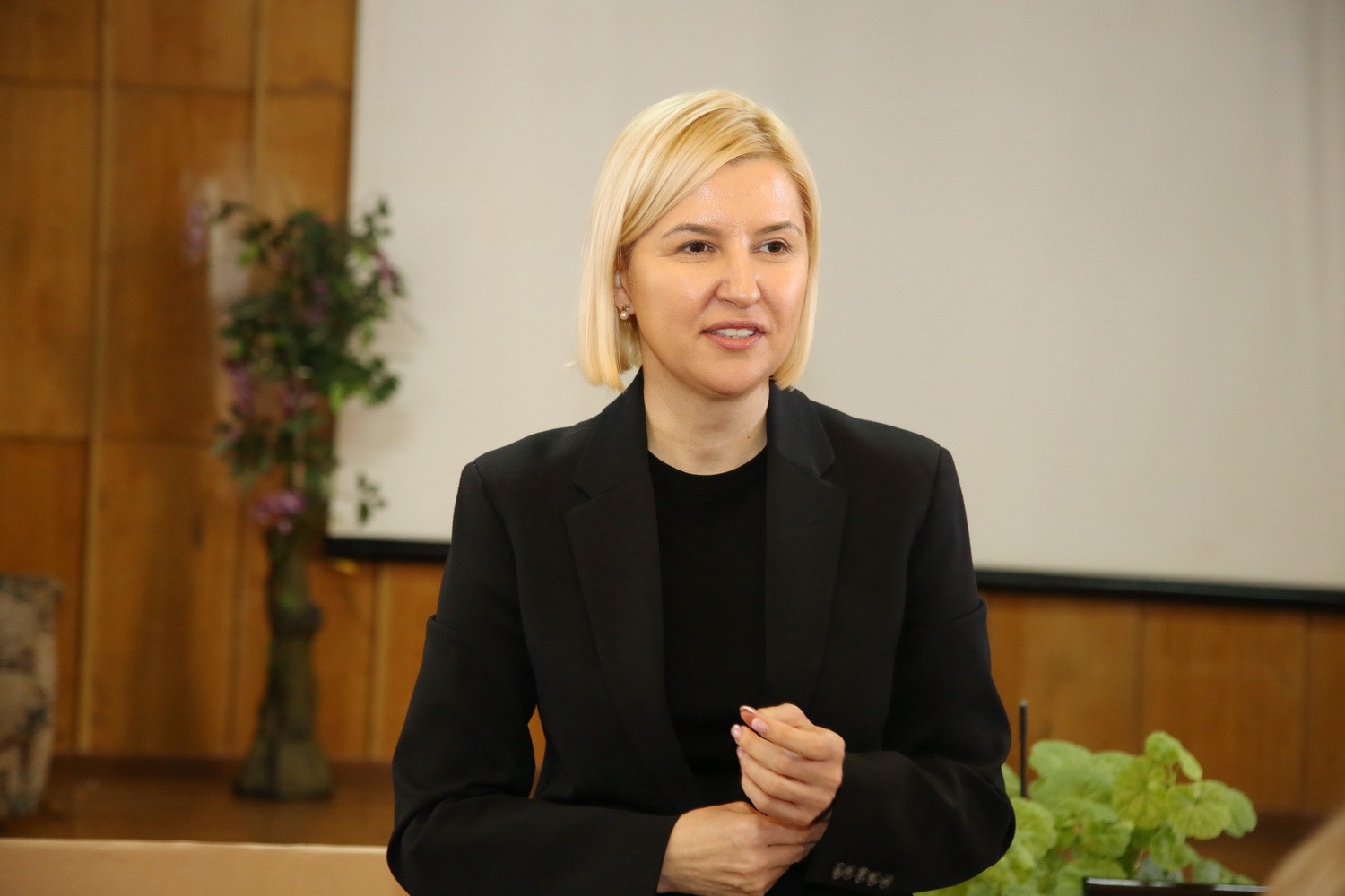 «Какой будет Молдова завтра, определяют учителя». Ирина Влах встретилась с педагогами в Чадыр-Лунге