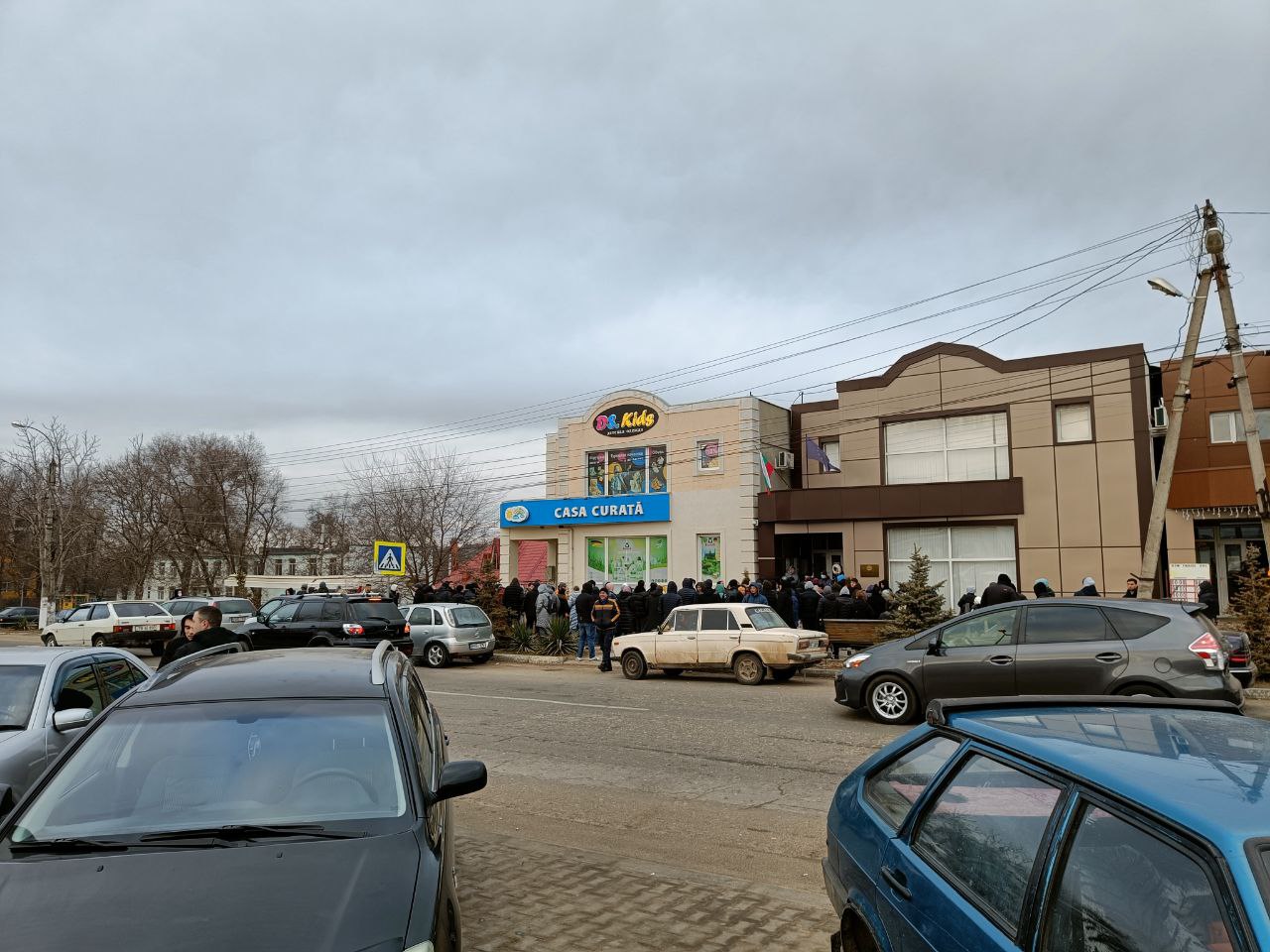 В Тараклии образовались пробки. Сотни людей оформляют гражданство Болгарии