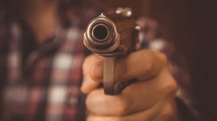В Кишиневе мужчина не собирался отдавать долг и наставил пистолет на кредитора