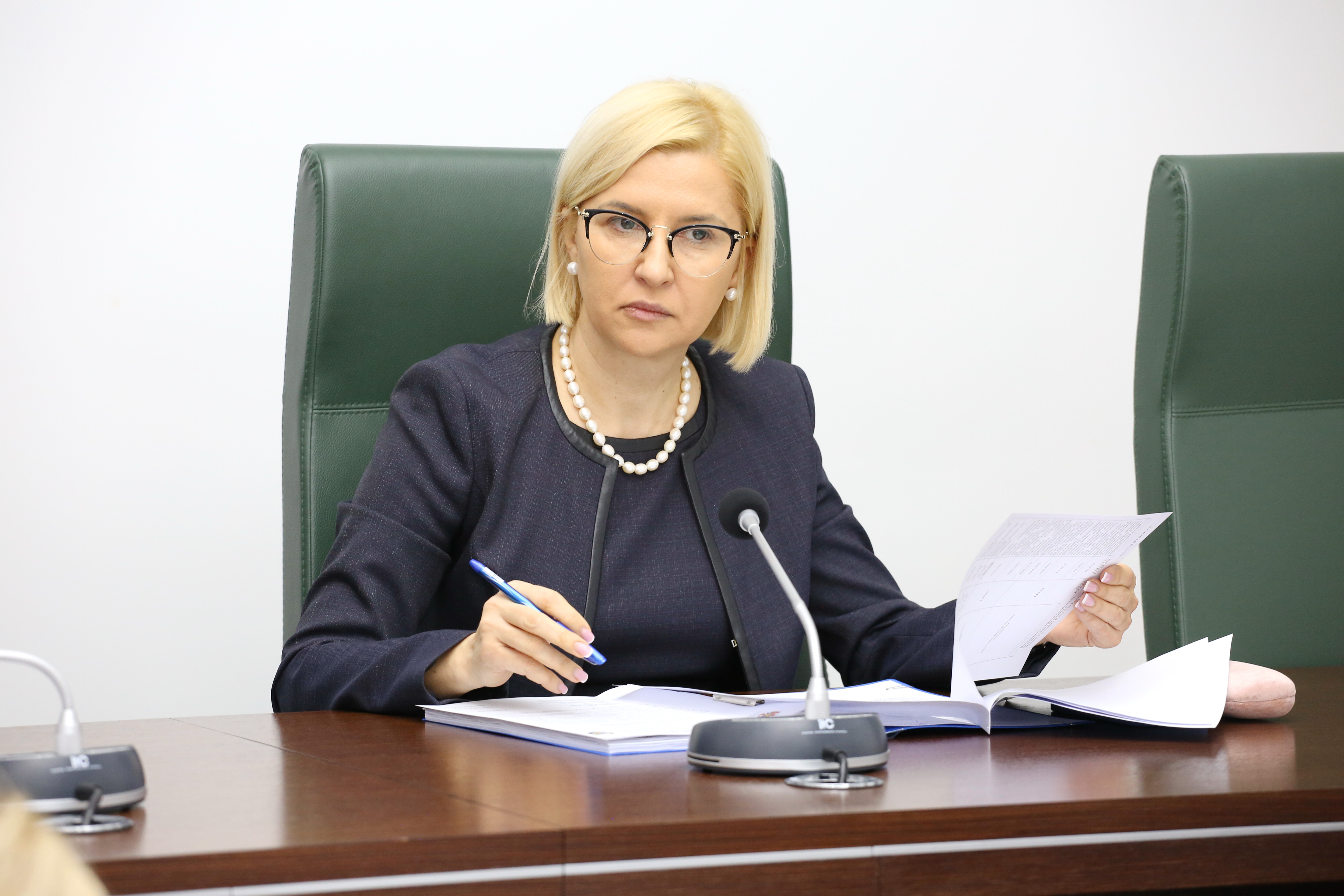 Ирина Влах внесла в кабмин новые инициативы. Они касаются школ, молодых специалистов и инфраструктуры