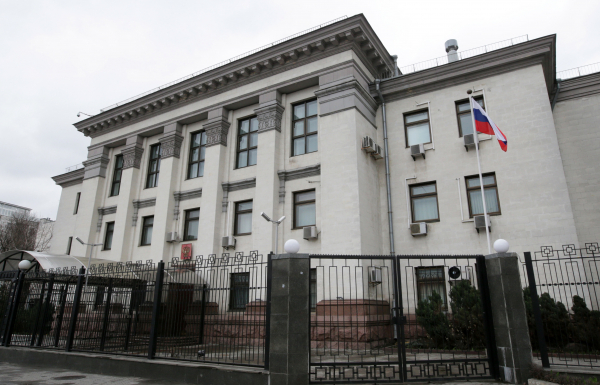 В Киеве началась эвакуация персонала посольства России