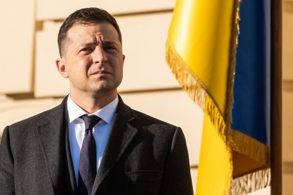 Зеленский: Гражданским следует оставаться дома