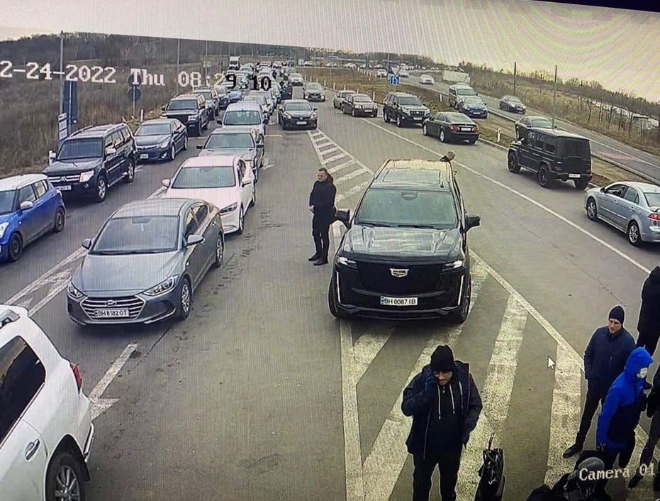 На границе Молдовы и Украины огромные очереди автомобилей из соседней страны