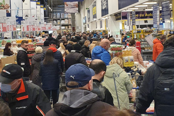 На фоне обострения в Украине молдаване бросились запасаться продуктами