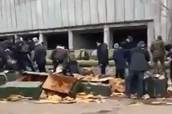 В Киеве желающим раздают оружие без проверки документов