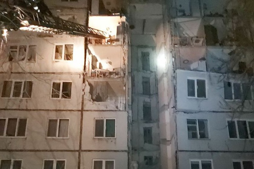 В Харькове обстреляли многоэтажку: погибла женщина