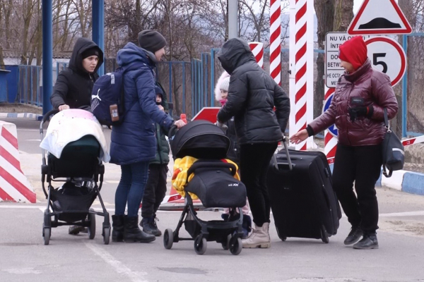 Приютили в общежитии: как обустроились украинские беженцы в Бессарабке