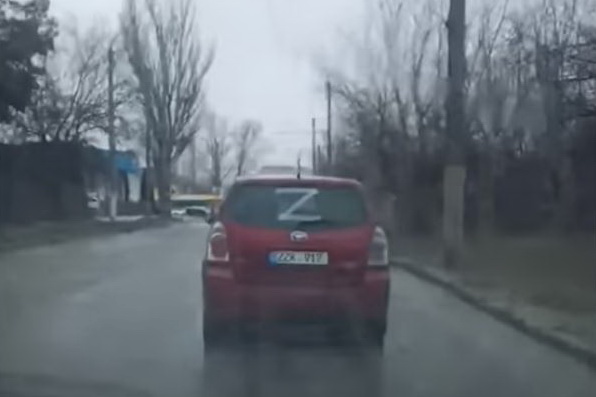 Машину с буквой «Z» и флагом России заметили в Бельцах