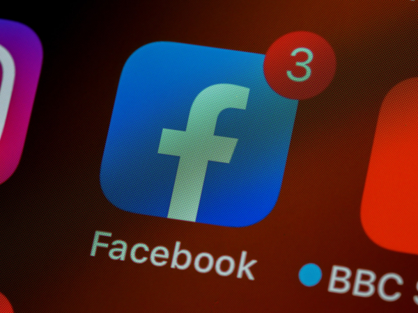 В Facebook и Instagram сняли запрет на призывы к насилию в отношении российских военных