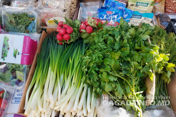 По цене мяса: на рынках Гагаузии появилась свежая зелень