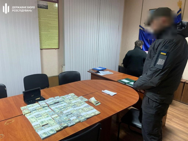 Гражданка Украины пыталась незаконно вывезти в Молдову более 400 тысяч долларов
