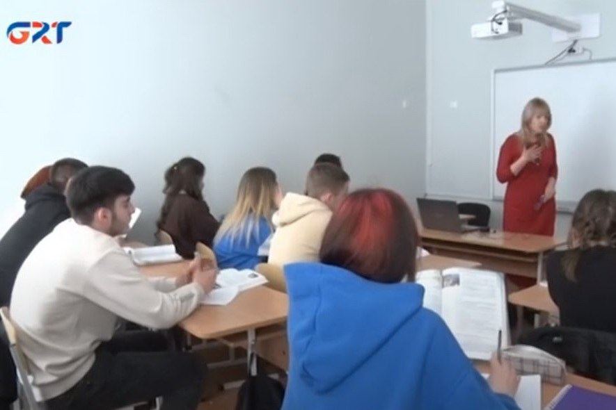 Вулканештский лицей принял девятерых детей из Украины. Как они учатся?