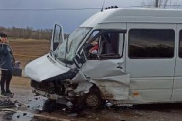 В Кагуле в ДТП попал пассажирский микроавтобус: 4 человека пострадали