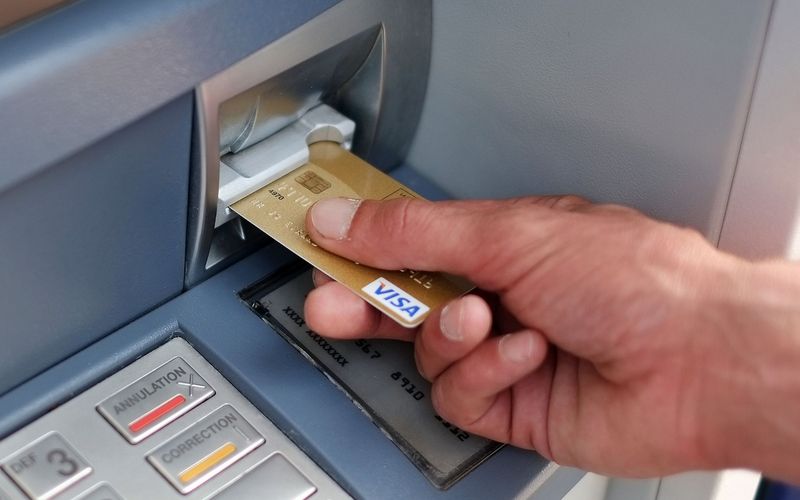 В Кишиневе пенсионерка осталась без 300 000 леев на карточке