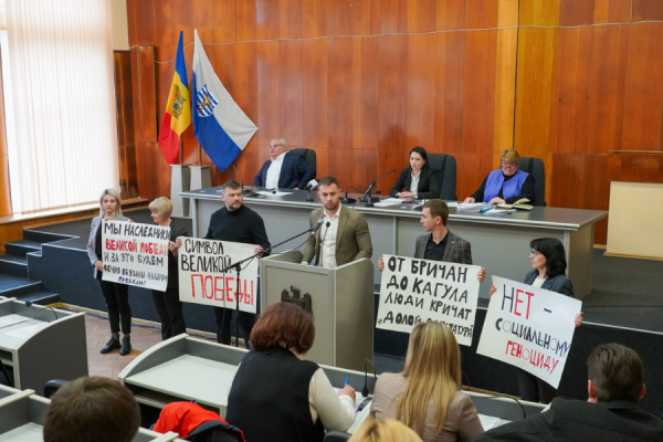 В Бельцах выступили с декларацией против закона о запрете Георгиевской ленты