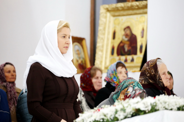 Глава Гагаузии посетила Пасхальную литургию в Чишмикиое