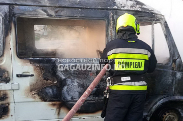 В Чок-Майдане сгорел микроавтобус