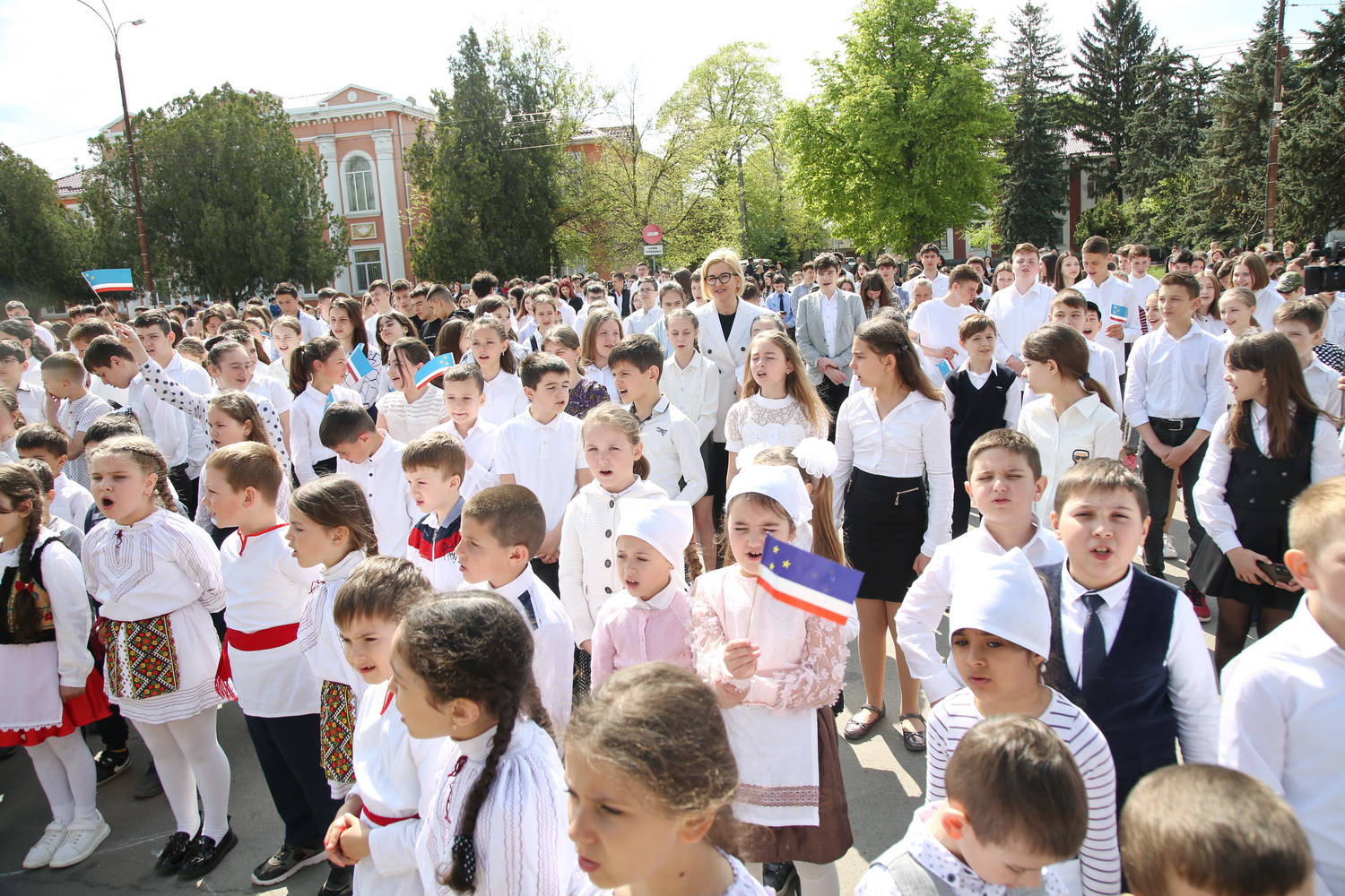 День родного языка в Гагаузии: более 500 детей в Вулканештах спели гимн автономии