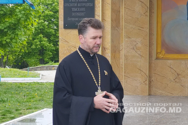 «Приходилось видеть многое»: Священник об «экстравагантном» дресс-коде на кладбищах Гагаузии