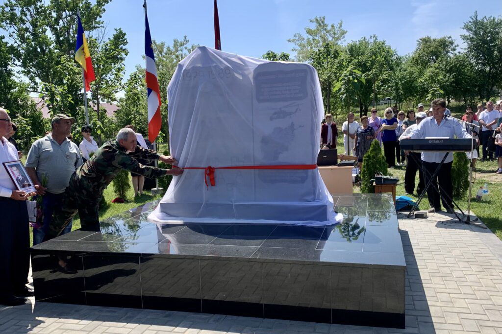 Памятник воинам-афганцам открыли в Чишмикиойе