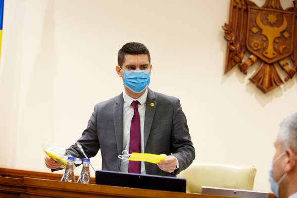 Вице-спикер парламента заявил, что продал машину и теперь ездит на троллейбусе