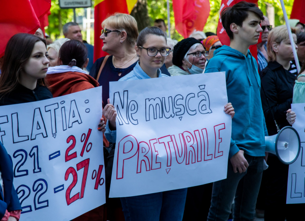 «Нет росту цен!»: ПСРМ провела протест у стен здания Правительства