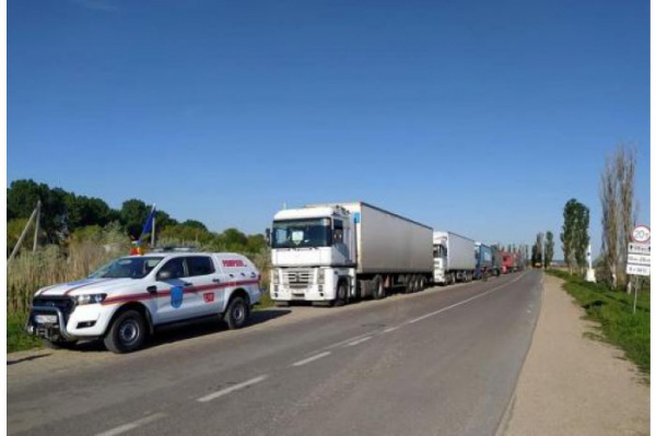 Молдова отправила в Украину 8 грузовиков гуманитарной помощи