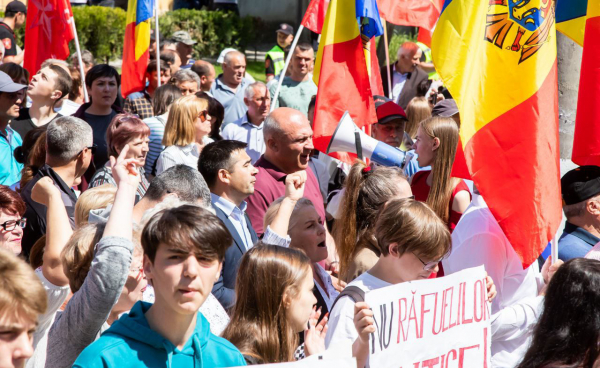 ПСРМ протестовала у СИЗО, где находится Додон: протесты продолжатся