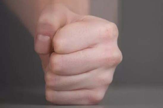 Скандал в столичном лицее. Учительница ударила 12-летнюю девочку на глазах одноклассников