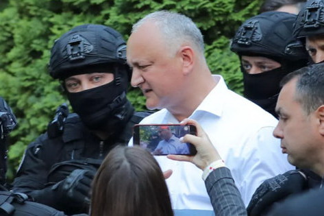 Прокуроры настаивают на помещении Игоря Додона в СИЗО