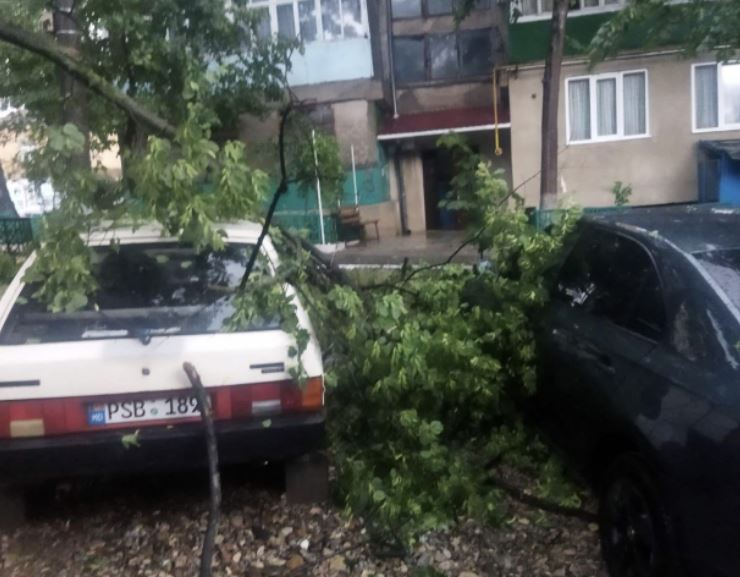 На севере Молдовы прошел ливень с градом: есть повреждения