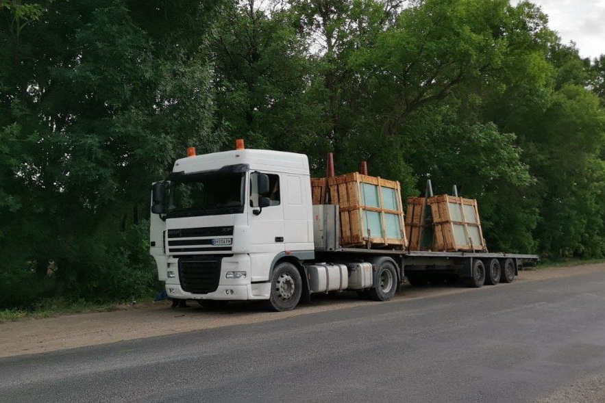 Молдова передала в Украину гуманитарный груз с 15 тоннами стекла