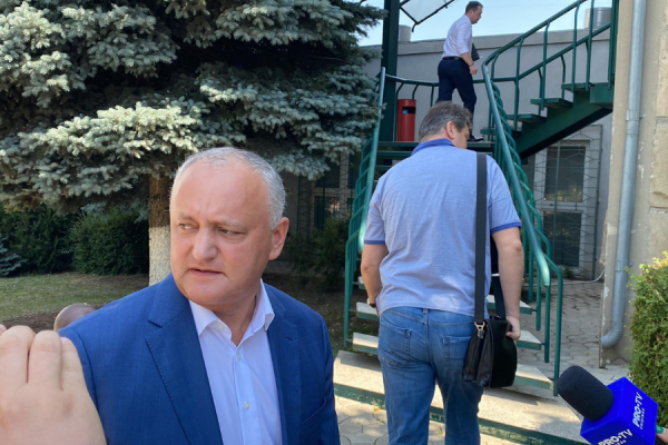 Додон явился в НЦБК. «Я не прощаю нападки на мою семью»