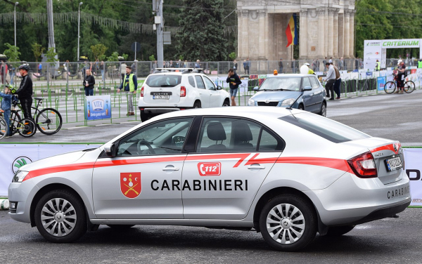 В Кишиневе скончался карабинер после того, как упал с самоката