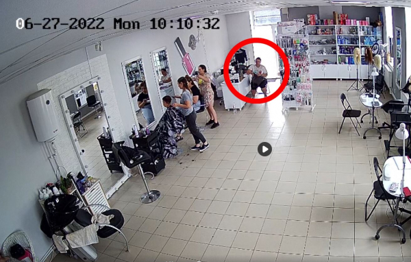 В Комрате женщина привела ребенка на бесплатную стрижку и похитила телефон парикмахера