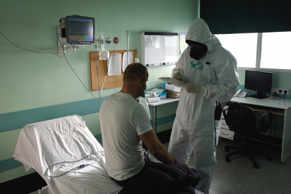 В Молдове 877 бюджетников, которые заразились коронавирусом, получат пособия