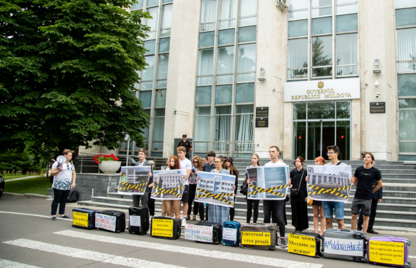 Мы хотим учиться. В Кишиневе прошла акция против ликвидации ряда взуов