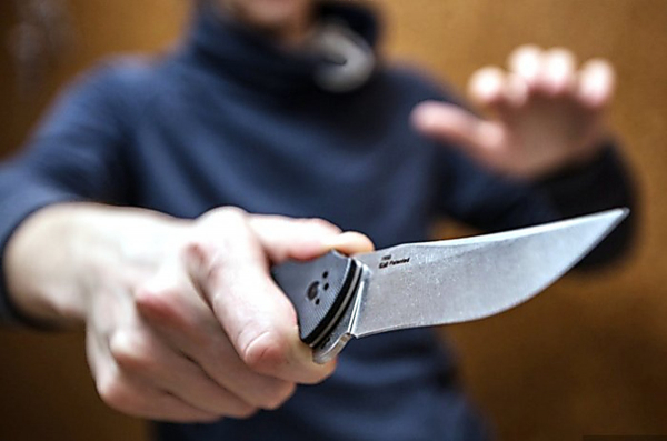 Пьяная драка в Джолтае: именинник ударил ножом своего гостя