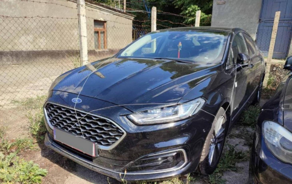 Житель Чимишлии лишился авто на границе: она оказалась в розыске