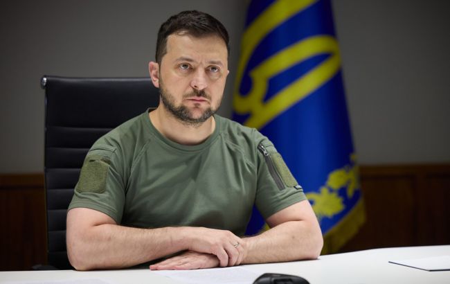 Зеленский подтвердил отвод украинских войск от Лисичанска