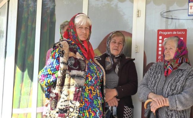 Перебиваются с хлеба на воду: как живут одинокие старики на мизерные пенсии в условиях инфляции