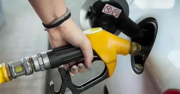 Топливо дешевеет: Бензин и «солярка» преодолели психологический барьер в 32 и 30 лей