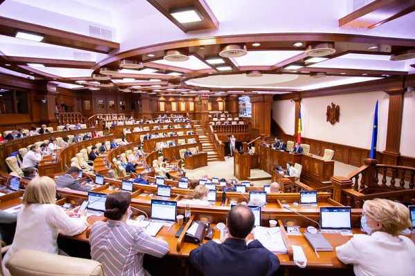 Конституционный суд одобрил мандаты двух новых депутатов от блока ПКРМ-ПСРМ