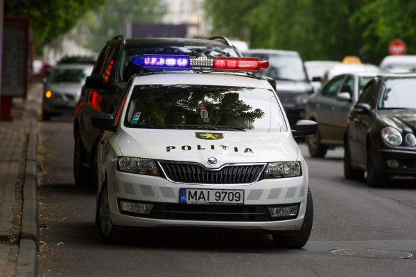 Полиция задержала трех человек по подозрению в ложных сообщениях о бомбах