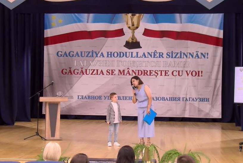 LIVE: Награждение отличников учебы