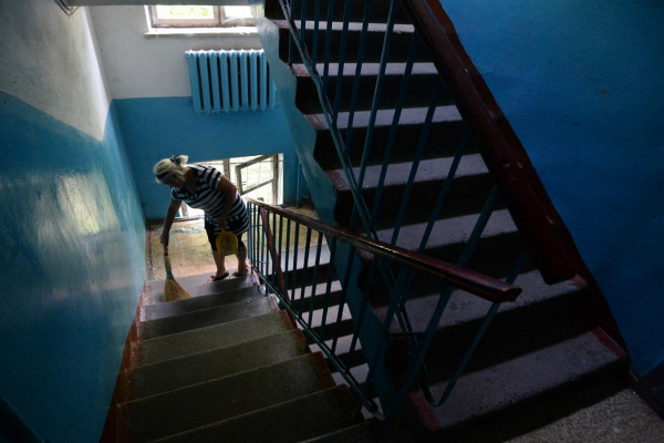 Нелепая смерть. В Бельцах пенсионерка упала в лестничный пролет с 8 этажа
